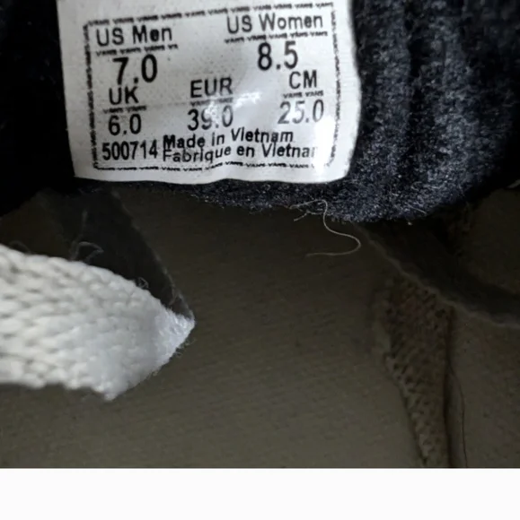 Vans Women's Black and White Sneakers Unisex - Picture 8 of 12